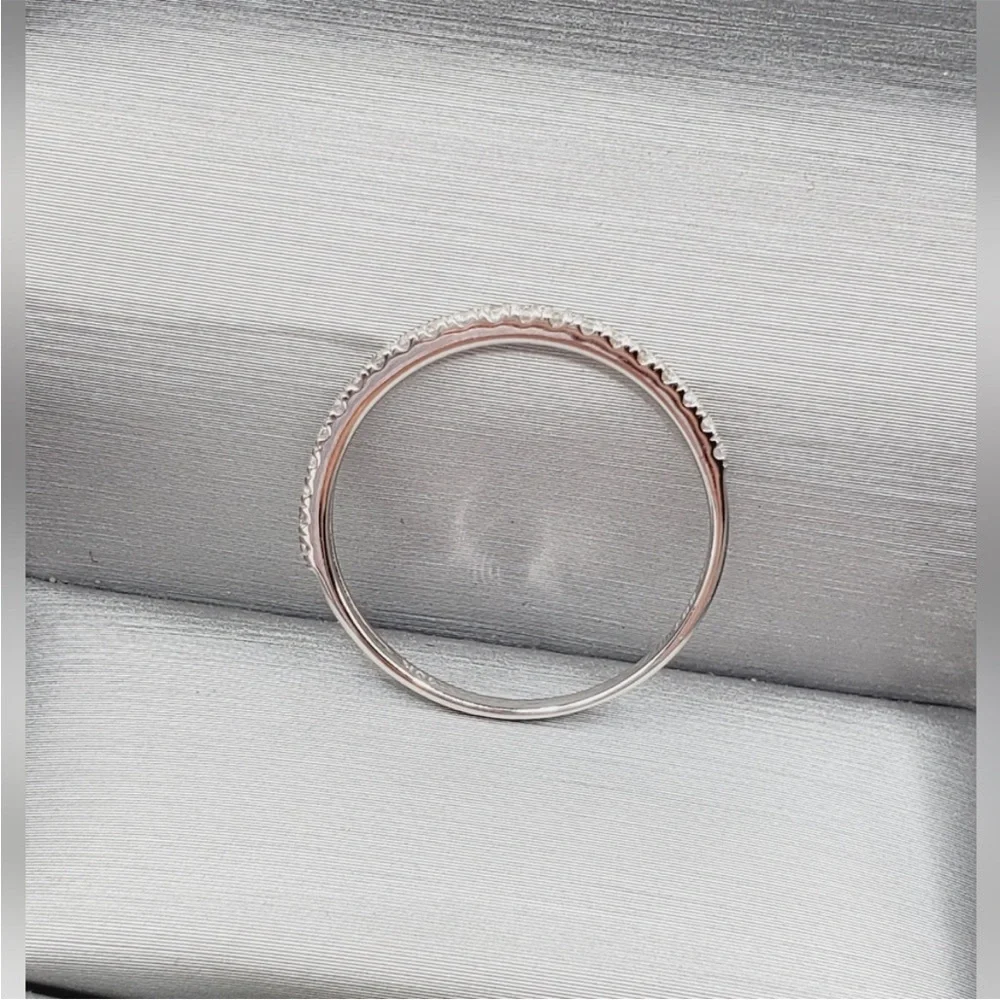 10k Solid White Gold Genuine Zircon Wedding Band Ring - Picture 2 of 5